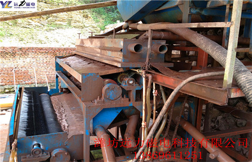 干粉磁選機，哪個廠家的干粉磁選機設(shè)備好_磁性礦哪個廠家的干粉磁選機設(shè)備好_哪個廠家的干粉磁選機設(shè)備好工作視頻皮帶及結(jié)構(gòu)價格