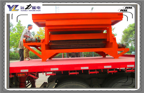 廣東鈦尾礦濕式磁選機_廣東鈦尾礦濕式磁選機鐵精粉流程及轉速有什么規(guī)定 ,在保證選礦效果的前提下，如果礦漿流速越快，則設備在單位時間內(nèi)處理能力及單位時間內(nèi)精礦的產(chǎn)量提升，同時由于 減少了電耗、人工成本等選礦成本，有利于選礦收益的增加。而實際選礦生產(chǎn)中，礦漿流速是受到諸多限制的，不可能無限制的提高礦漿流速來提升選礦收益。 一、廣東鈦尾礦濕式磁選機_廣東鈦尾礦濕式磁選機鐵精粉流程及轉速有什么規(guī)定 1、從選礦作用力的角度考慮。流經(jīng)磁選工作面的礦漿速度決定了作用于沉積在梯度吸附區(qū)域表面顆粒上的剪切力，因此，影響到磁性chanp-in的回收率和品位，一般情況下，流速過高時會造成磁性超貧品位的增加而同時損失部分回收率。 2、選擇不同號磁選機設備是根據(jù)客戶產(chǎn)量及需求而定，而我們遠力磁電選礦設備廠生產(chǎn)小磁選機也是根據(jù)客需求而定制，隨著路打開，越來越多小產(chǎn)量客戶來選擇小磁選機，它在市場上有***客戶群。遠力磁電選礦機械小磁選機設備筒皮采進耐磨涂層替了普通筒皮，耐磨度了8-10倍左右，同時磁選機滾筒是***度稀土永磁材料來制造，這樣保證磁選機磁力持久性，磁場可以從500GS-13500GS以上都可以定制，合理結構設計及磁系組裝 二、廣東鈦尾礦濕式磁選機_廣東鈦尾礦濕式磁選機鐵精粉流程及轉速有什么規(guī)定 1、濕式磁選機有三種槽體：順流槽體、逆流槽體、半逆流槽體。不一樣槽體對于物料的精細度的工作也不一樣，這個詳細的選擇還要依據(jù)周身環(huán)境的，地質(zhì)及物料的特色，然后結合自然條件選擇再依據(jù)設備的特色進行選擇，防止出現(xiàn)“不適應”運作疑問出現(xiàn)。 2、濕式磁選機三種槽體的特色：順流式濕式磁選機相對逆流式和半流式的槽體來說，它的處理才能大，順流式槽體適宜于處理較粗粒度的強磁性物料的粗選和精選。順流式磁選機有一個需要特色留意的地方即是：***嚴厲的操控給礦的粒度，不能過大或許過小，過大的時分脈石與磁性物體別離不開，磁性礦粒簡單損失于尾礦，會下降精礦的質(zhì)量。順流式槽體濕式磁選機可以完成連體機工作，進步精礦的質(zhì)量。 3、逆流式磁選機適宜于細粒強磁性礦藏的粗選與掃選工作，回收率較高，但精礦檔次較低。由于粗粒物料易沉積阻塞選別空間，更不容別離開來，所以逆流型磁選機不適于處理粗粒物料，盡量防止運用逆流式濕式磁選機進行精選，牢記。 4、半逆流磁選機它一起具有自己順流槽體的優(yōu)勢和逆流槽體的優(yōu)勢，半逆流磁選機在礦設技術流程中所占的比重略大。它充分體現(xiàn)了順流式和逆流式的優(yōu)勢，而且還逾越了那兩種槽體，由于它還適宜于處理0.5mm以下的礦粒的粗選和精選，不光可以多臺串聯(lián)和并聯(lián)，還可以完成屢次的掃選和精選。