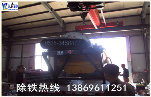2.遠力磁電專業(yè)生產(chǎn)各種設備   干式磁選機,濕式磁選機,赤鐵礦磁選機,褐鐵礦磁選機,鏡鐵礦磁選機,錳礦磁選機等.擁有精良的加工設備,雄厚的科研力量,先進的工藝編排和現(xiàn)代化的管理,是磁選機設備定點生產(chǎn)企業(yè).我們?yōu)榭蛻籼峁﹥?yōu)質(zhì)的售前技術服務,認真介紹各種設備的技術特點.要求及用途,為客戶提供詳盡的設備配置和合理的報價,在保證質(zhì)量的前提下盡量降低客戶的投資成本.我廠有各類小型磁選機試驗設備,可為用戶免費做選礦試驗.
